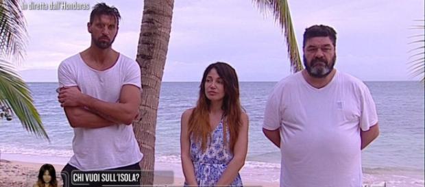 Isola dei Famosi: scandalo omofobia Isola dei Famosi: scandalo omofobia