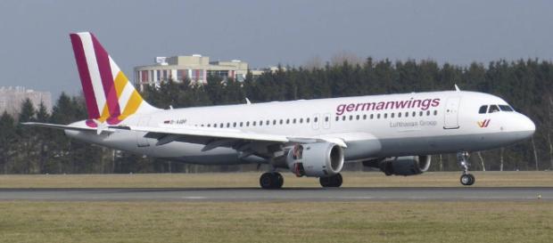 La posibilidad de sufrir un accidente aéreo es de 1 entre 4,4 ... - diariodenavarra.es La posibilidad de sufrir un accidente aéreo es de 1 entre 4,4 ... - diariodenavarra.es
