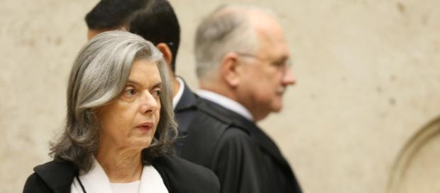 Ministra Cármen Lúcia ficou indignada com atitude de Fachin Ministra Cármen Lúcia ficou indignada com atitude de Fachin