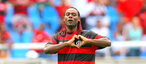 O atleta fez dupla com o Adriano em 2010 O atleta fez dupla com o Adriano em 2010