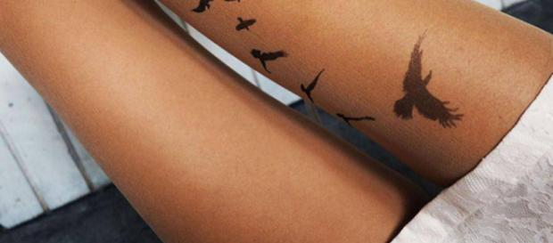 Tattoo tights, la nuova moda del momento - chedonna.it Tattoo tights, la nuova moda del momento - chedonna.it