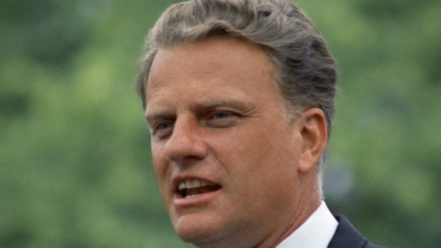 Billy Graham da giovane durante un suo discorso