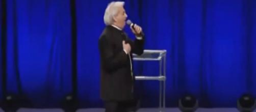 Benny Hinn admits the prosperity gospel is a lie. (Image via bringbackthecross Youtube).