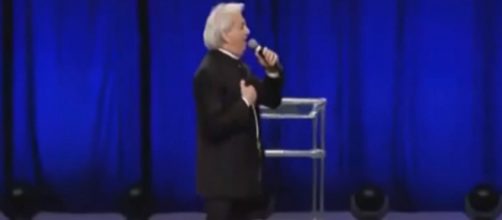 Benny Hinn admits the prosperity gospel is a lie. (Image via bringbackthecross Youtube).