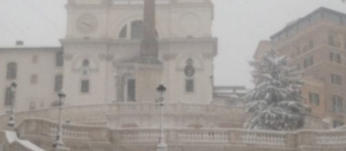 Piazza di Spagna sotto una fitta coltre di neve