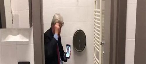 Vittorio Sgarbi paragona Di Maio a un lassativo