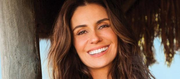 Aos 41 anos, Giovanna Antonelli faz pose picante e exibe charme Aos 41 anos, Giovanna Antonelli faz pose picante e exibe charme
