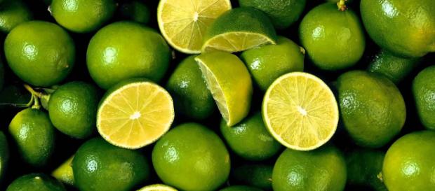 El limón es una fruta grandiosa. El limón es una fruta grandiosa.