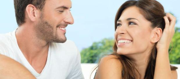 Cuando estás en una relación y alguien más te atrae Cuando estás en una relación y alguien más te atrae