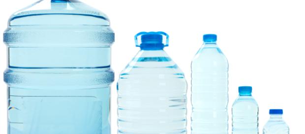 Si crees que beber 11-15 vasos de agua cada día es demasiado, entonces considera cómo tu sistema inmunológico puede ser atacado si no lo haces. Si crees que beber 11-15 vasos de agua cada día es demasiado, entonces considera cómo tu sistema inmunológico puede ser atacado si no lo haces.