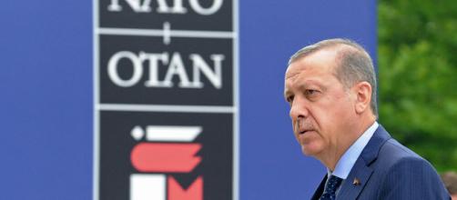 Erdogan à la tribune lors d'un congrès de l'AKP.