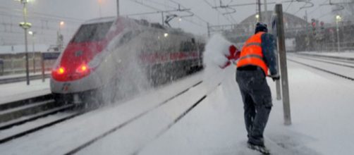 Treno Intercity bloccato per la neve a Forlì - ilpescara.it