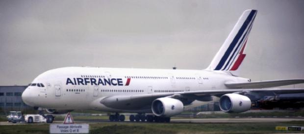 Air France cancela el 25% de vuelos por huelga de trabajadores. Air France cancela el 25% de vuelos por huelga de trabajadores.