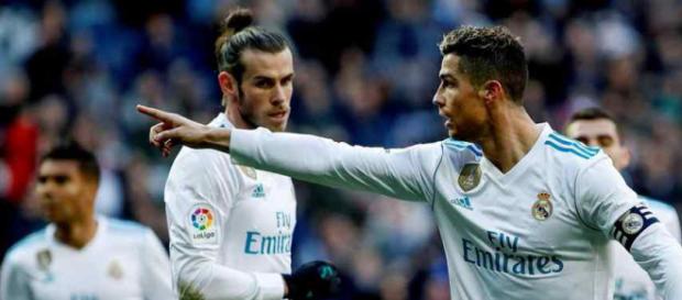 Cristiano Ronaldo tenta proteger seus amigos Cristiano Ronaldo tenta proteger seus amigos