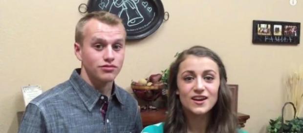 El PDA de Josiah Duggar y Lauren Swanson rompe oficialmente las reglas del cortejo El PDA de Josiah Duggar y Lauren Swanson rompe oficialmente las reglas del cortejo