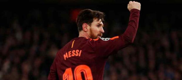 Leo Messi continua muito atento Leo Messi continua muito atento