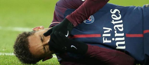 Neymar assistera t'il à la rencontre retour contre Madrid? Rien n'est moins sûr. Neymar assistera t'il à la rencontre retour contre Madrid? Rien n'est moins sûr.