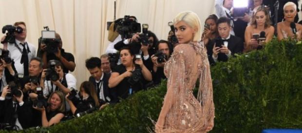 Por un tuit de Kylie Jenner, Snapchat pierde una cifra millonaria. Por un tuit de Kylie Jenner, Snapchat pierde una cifra millonaria.
