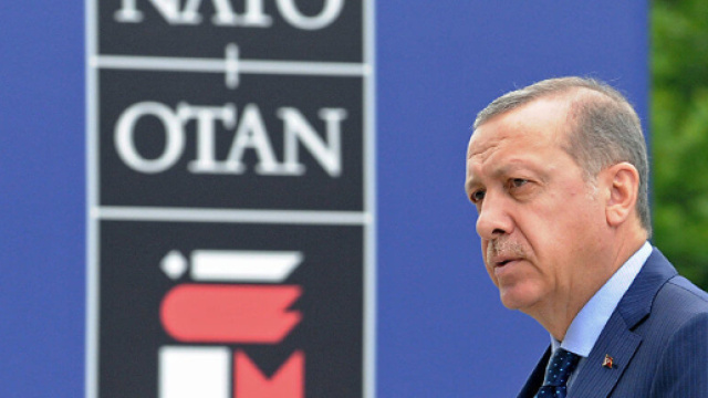 Erdogan à la tribune lors d'un congrès de l'AKP.