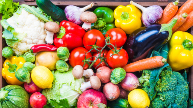In questi giorni di grande freddo niente di meglio che fare il pieno di frutta e verdure, vitamine e antiossidanti.
