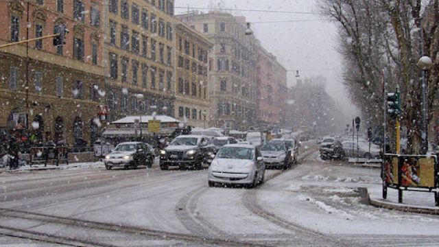 La citt&agrave; di Roma si &egrave; svegliata sotto la neve