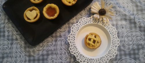 Crostatine con marmellata di albicocche