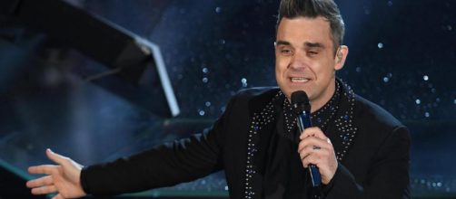 Robbie Williams confessa: ho rischiato di morire per colpa di una malattia mentale