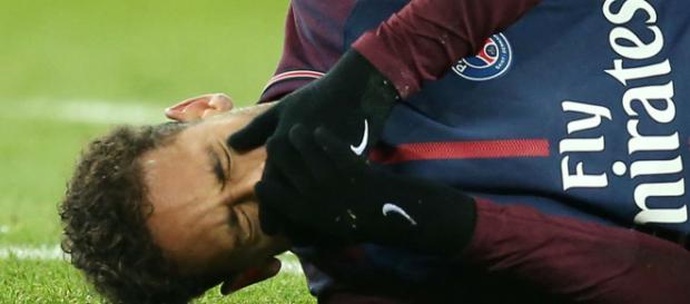 Neymar passou por exames na segunda Neymar passou por exames na segunda
