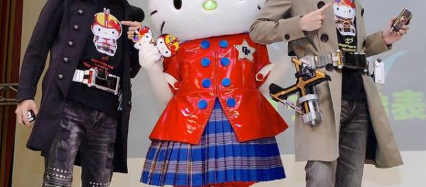 Kamen Rider con Hello Kitty en su aniversario Kamen Rider con Hello Kitty en su aniversario