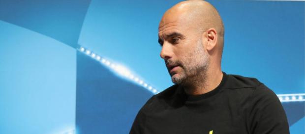 Pep Guardiola lució una cinta amarilla en apoyo a los miembros encarcelados del movimiento independentista catalán Pep Guardiola lució una cinta amarilla en apoyo a los miembros encarcelados del movimiento independentista catalán