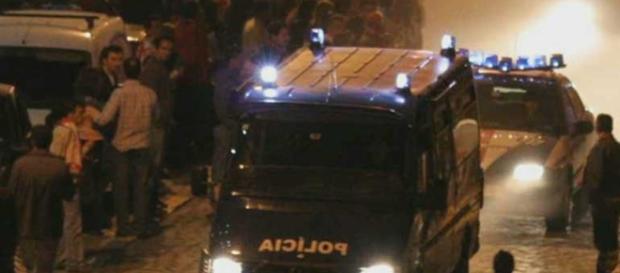 Três policias acabaram feridos nos confrontos entre adeptos do Braga e Guimarães Três policias acabaram feridos nos confrontos entre adeptos do Braga e Guimarães