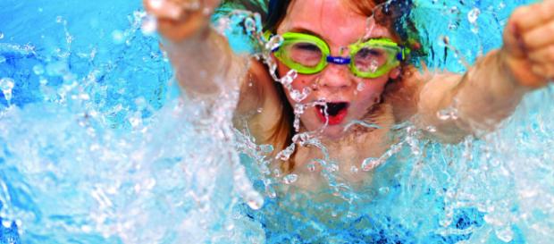 Usar gafas para el agua reduce considerablemente el enrojecimiento y la inflamación en los ojos Usar gafas para el agua reduce considerablemente el enrojecimiento y la inflamación en los ojos