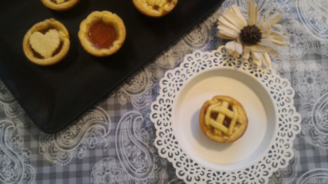 Crostatine con marmellata di albicocche