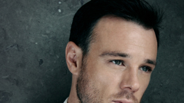 Rupert Evans scelto come Angelo Bianco nel reboot di 'Streghe'.