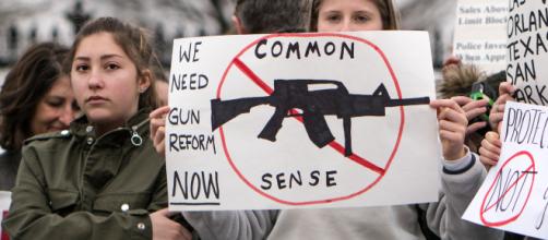 Debates for gun reforms continue, (Image via Lorie Shaull/Flickr)