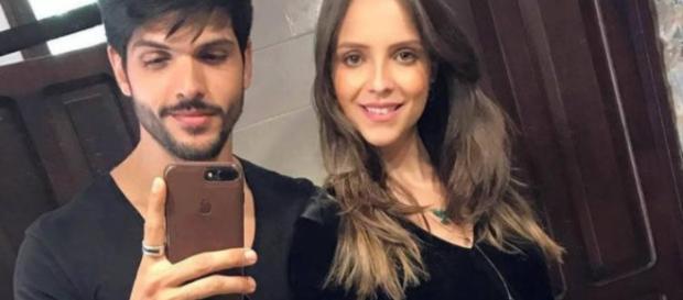 Ana Lúcia ainda não revelou se terminará o noivado ou não Ana Lúcia ainda não revelou se terminará o noivado ou não