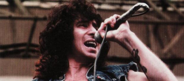 Bon Scott: guarda le foto più belle della leggenda degli AC/DC Bon Scott: guarda le foto più belle della leggenda degli AC/DC