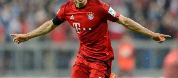 El delantero polaco Lewandowski se aleja del Real Madrid El delantero polaco Lewandowski se aleja del Real Madrid