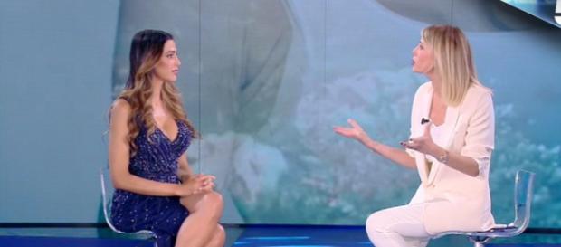 Isola: Alessia Marcuzzi contro Barbara D'Urso Isola: Alessia Marcuzzi contro Barbara D'Urso