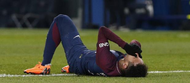 Neymar podría no jugar ante el Real Madrid Neymar podría no jugar ante el Real Madrid