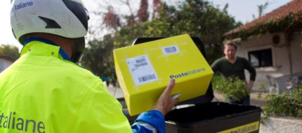Poste consegnerà i pacchi anche di domenica Poste consegnerà i pacchi anche di domenica