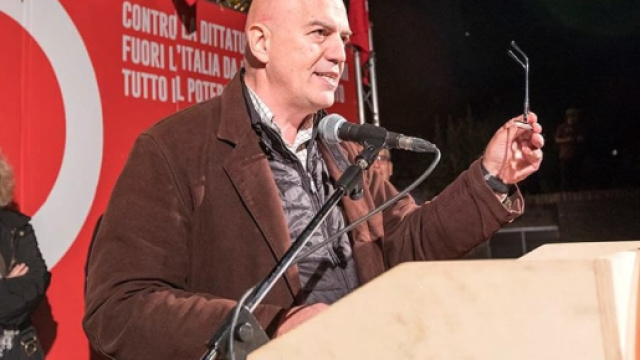 Elezioni 4 Marzo 2018, Marco Rizzo durante un comizio.