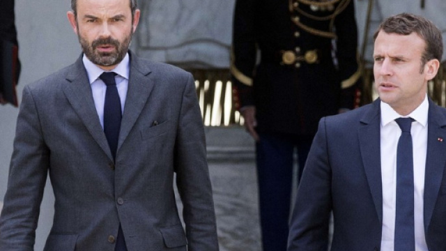 La popularité d'Emmanuel Macron et d'Édouard Philippe en légère baisse - rtl.fr