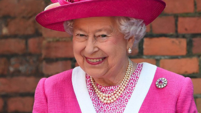 Luck Story" : toutes les fois où la reine Elizabeth II a échappé à ... - marieclaire.fr