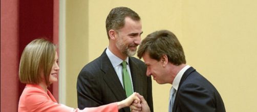 Cayetano Martínez de Irujo junto a Felipe VI