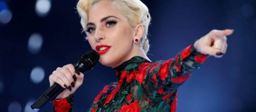 Concerti annullati per Lady Gaga a causa della fibromialgia. Ma grazie a lei la malattia 'invisibile' è venuta allo scoperto.