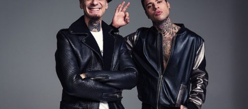 Piccole cose: testo e significato del brano di J-Ax & Fedez con ... - lifestyleblog.it