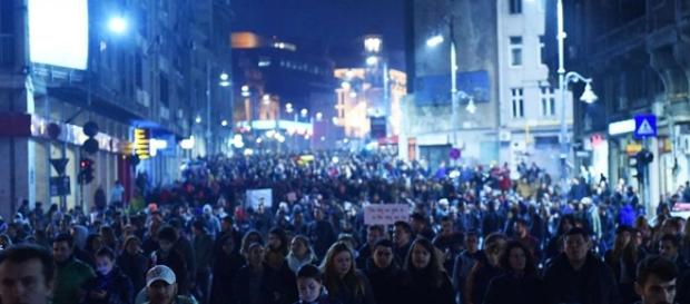 În prag de revoluţie: conducerea României poate cădea în orice moment - sputnik.md În prag de revoluţie: conducerea României poate cădea în orice moment - sputnik.md