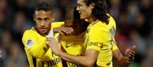 Neymar marca, e PSG derrota o Lille no Francês Neymar marca, e PSG derrota o Lille no Francês