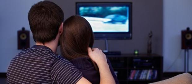 Por qué la televisión es mejor para su relación de lo que piensa Por qué la televisión es mejor para su relación de lo que piensa
